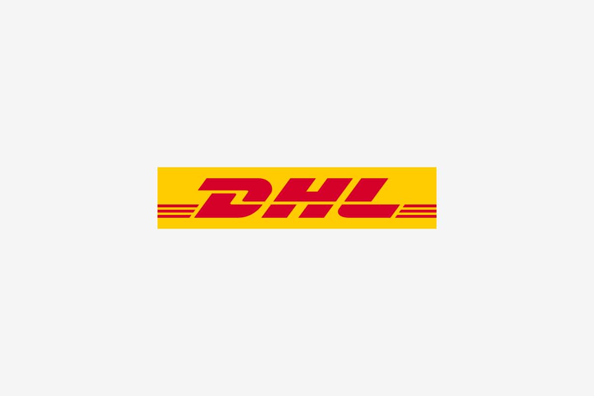 DHL Logo in rot auf gelbem Hintergrund mit charakteristischen Geschwindigkeitslinien