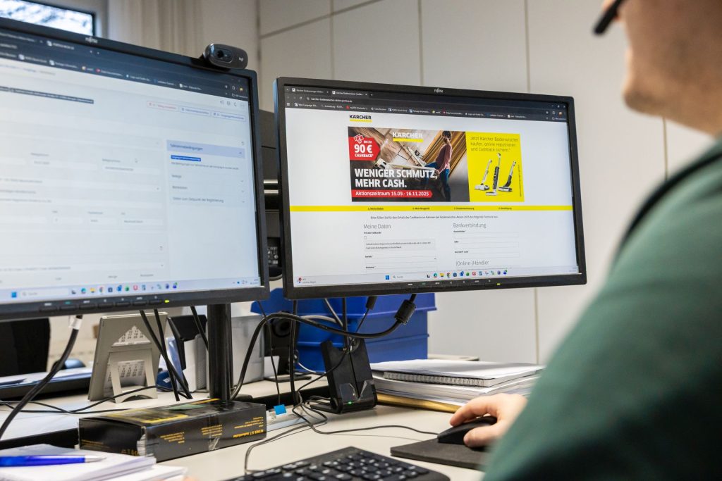 Person arbeitet an der PORTICA Mircrosite