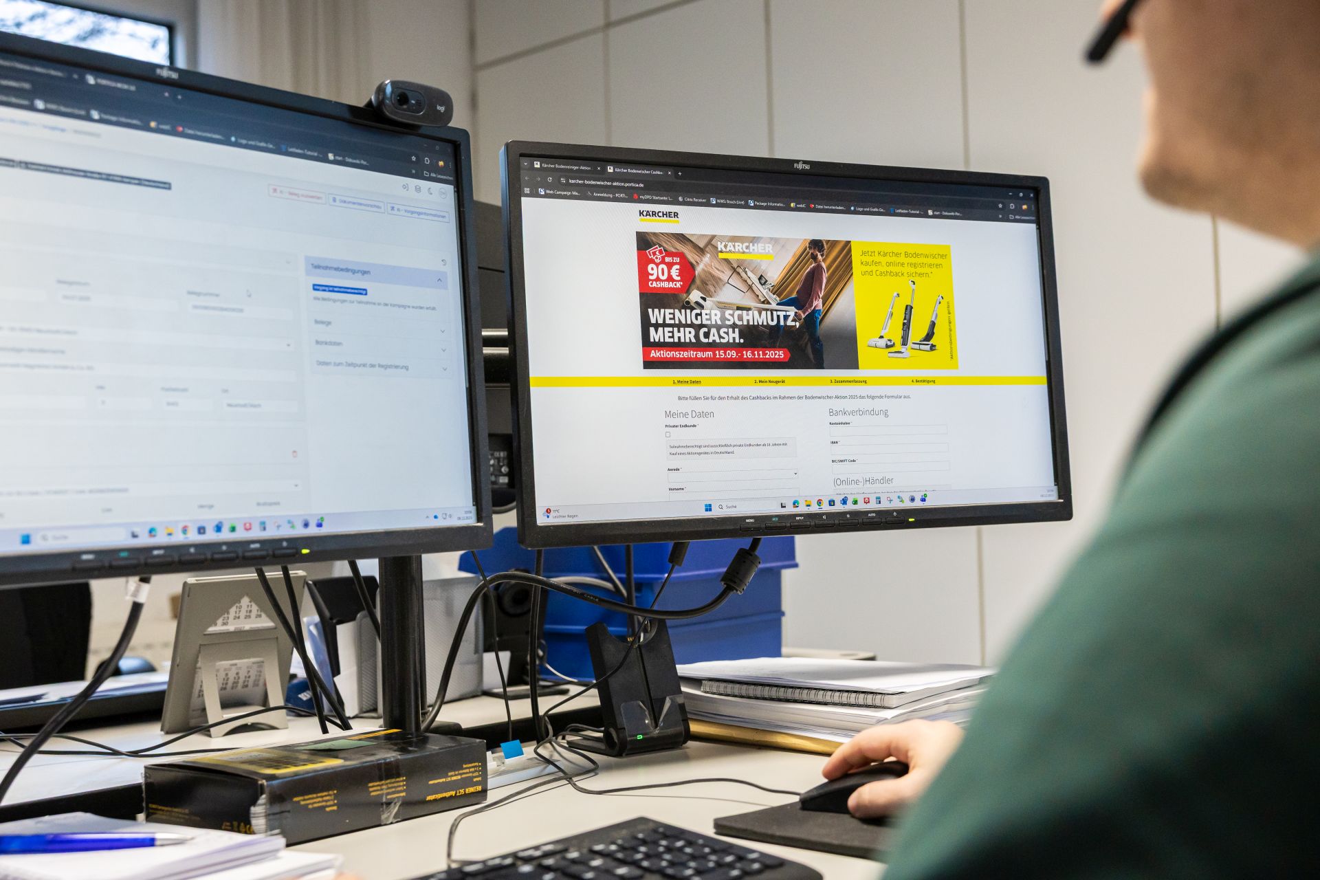 Person arbeitet an der PORTICA Mircrosite