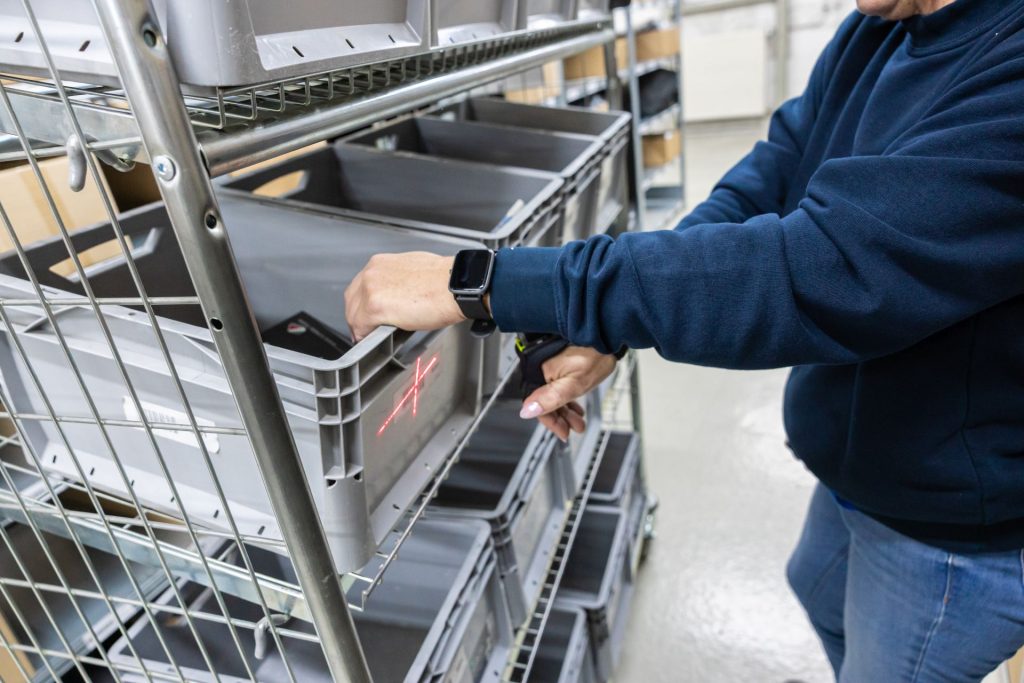 Person in der Kommissionierung